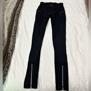 Lululemon black athletic leggings with reflectors size 4